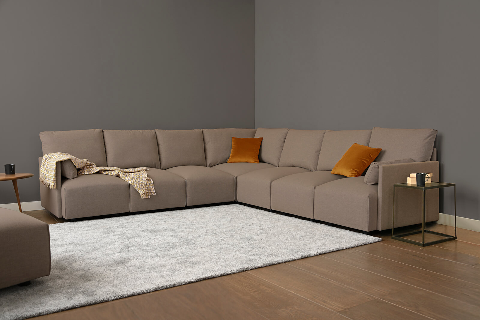 HB04-large-corner-sofa-3q-husk-4x4-lifestyle
