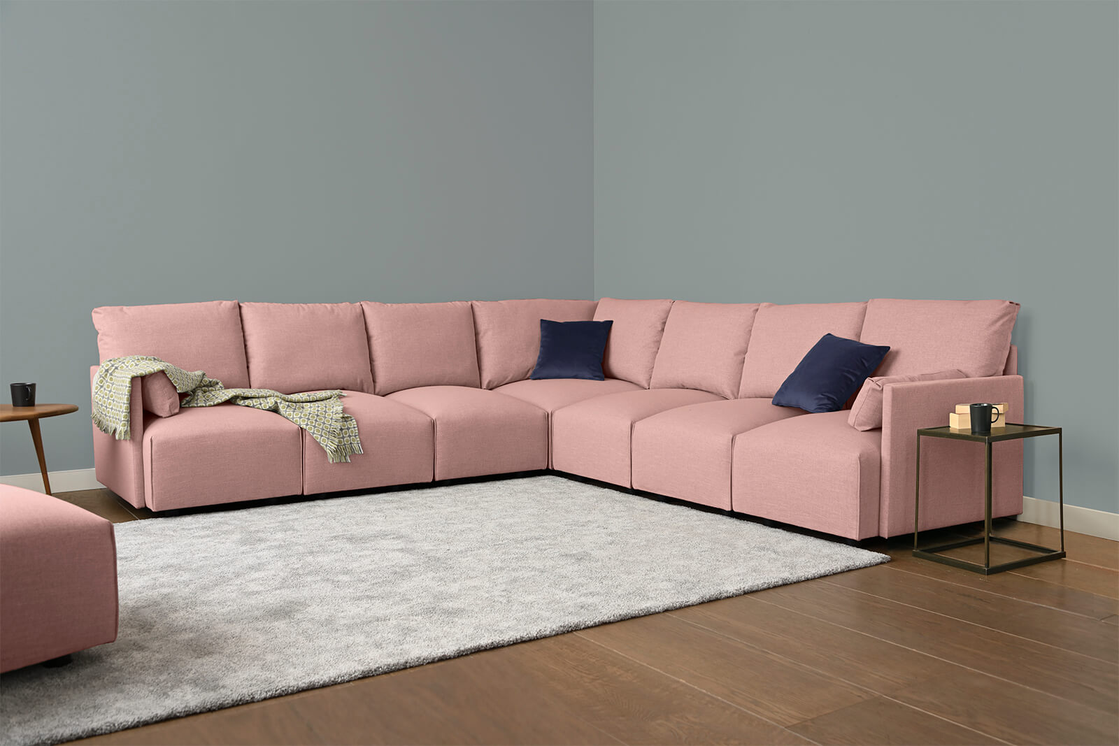 HB04-large-corner-sofa-3q-rosewater-4x4-lifestyle
