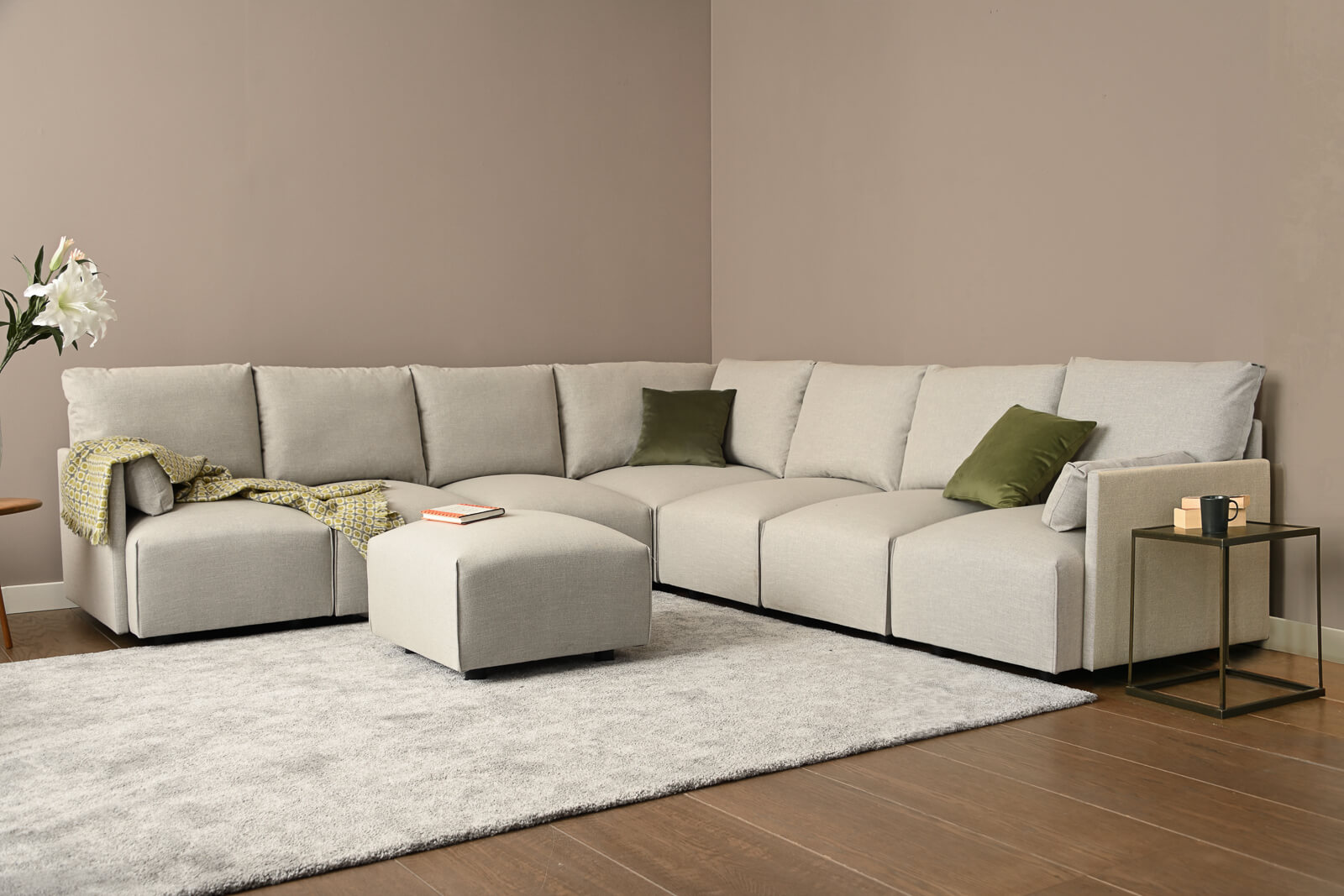 HB04-large-corner-sofa-footstool-3q-coconut-4x4-lifestyle