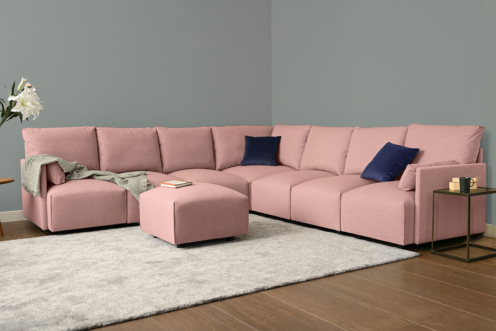 HB04-large-corner-sofa-footstool-3q-rosewater-4x4-lifestyle